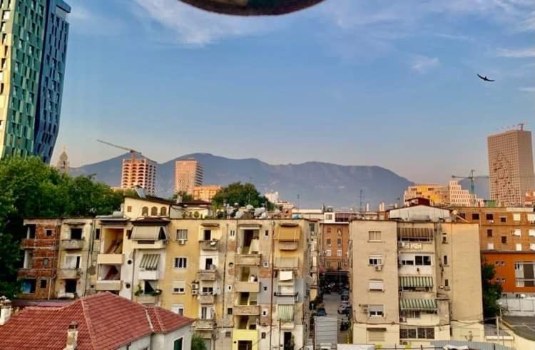 Апартаменты Cozyflat In The Middle Of Тирана Экстерьер фото